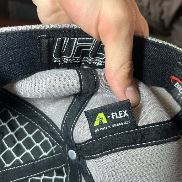 2008 Official UFC a-flex trucker hat - Picture 9 of 10